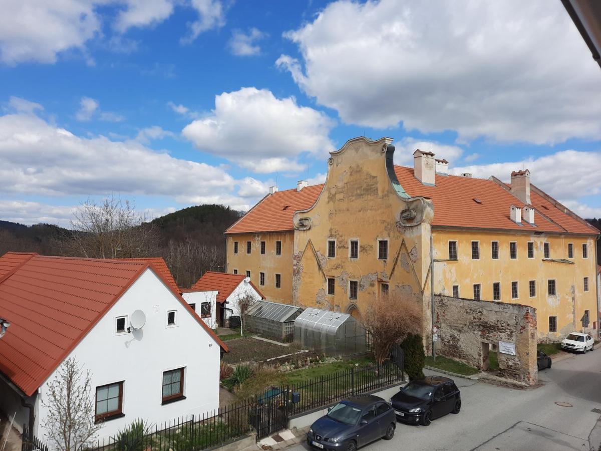 Penzion Zahrada Nad Rekou, Restaurace A Kavarna - Parkovani Gratis Zlata Koruna Exterior photo