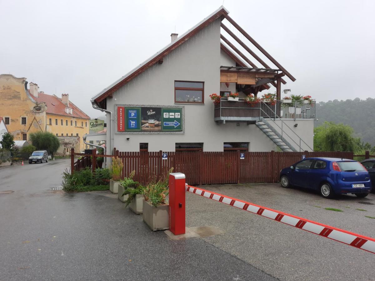 Penzion Zahrada Nad Rekou, Restaurace A Kavarna - Parkovani Gratis Zlata Koruna Exterior photo