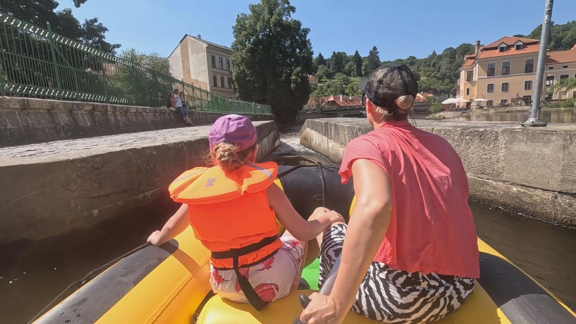 Penzion Zahrada Nad Rekou, Restaurace A Kavarna - Parkovani Gratis Zlata Koruna Exterior photo